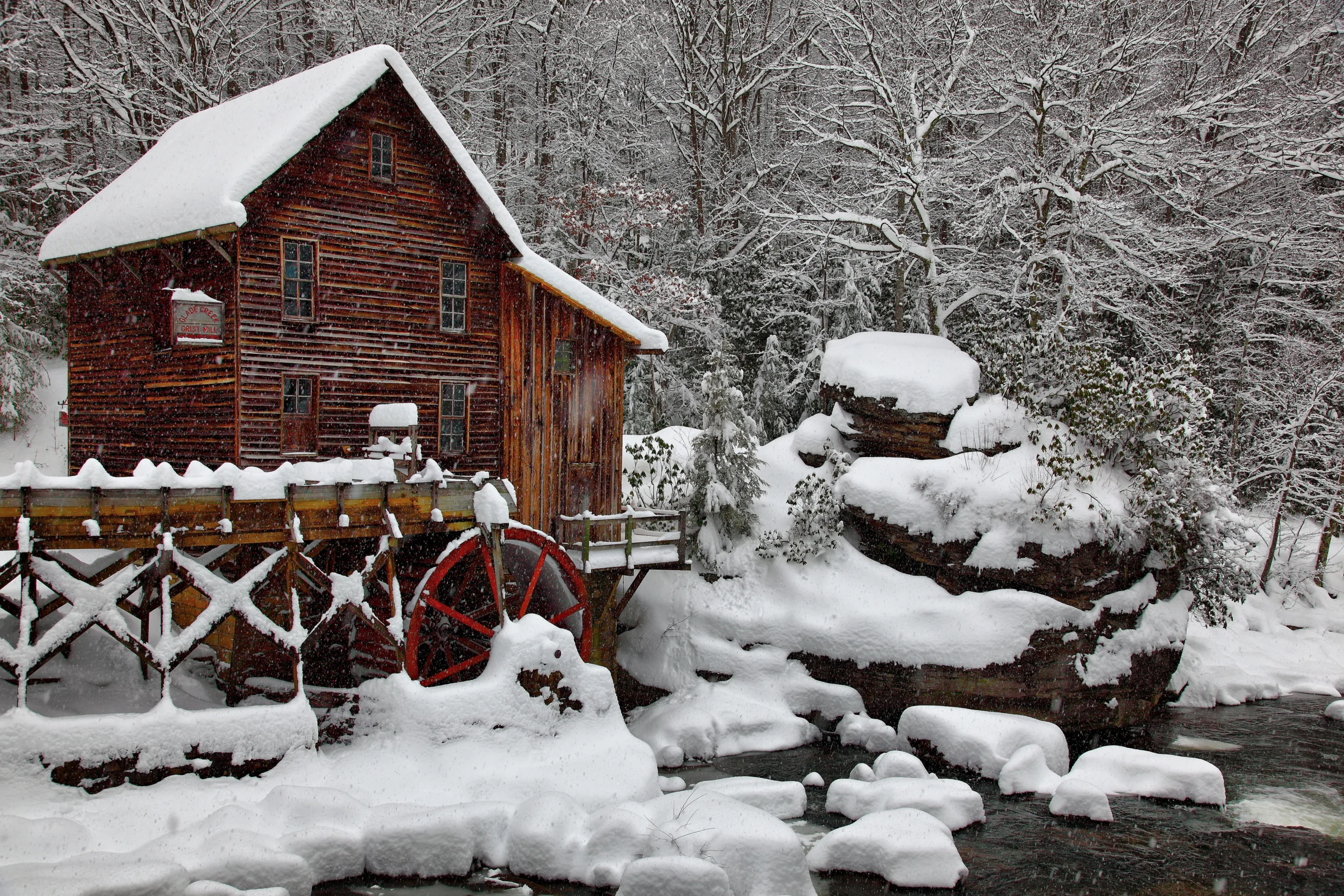 Winter Backyard Ideas: How to Make the Most of Your Outdoor Space in the Colder Months