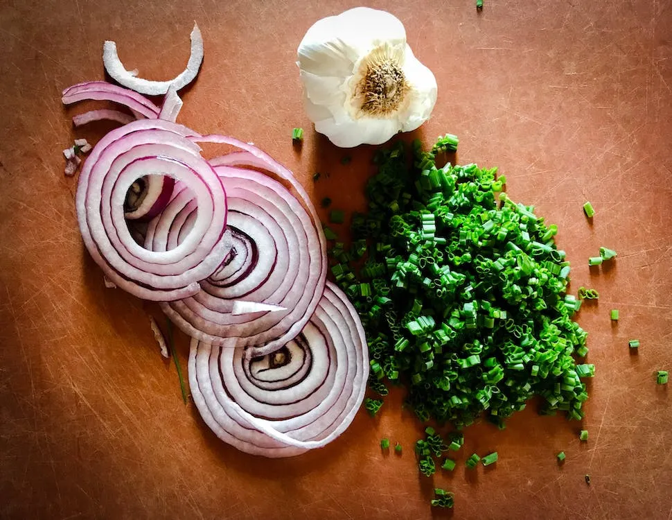 Master the Art of Grilling: Tips for Perfectly Cutting Red Onions